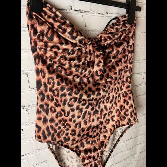 Sun Streak Leopard Swimsuit Size 16 - Picture 3 of 10